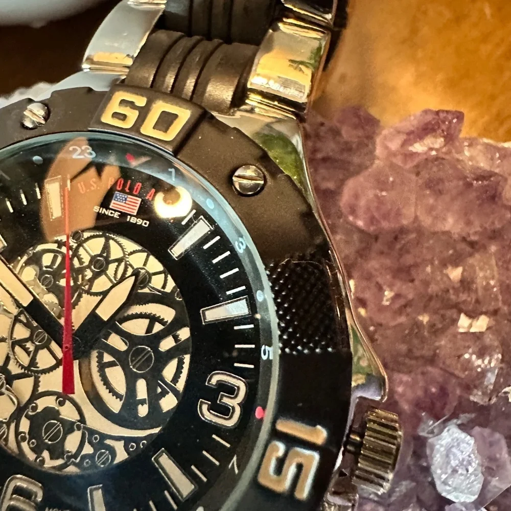 Watch - Picture 2 of 9